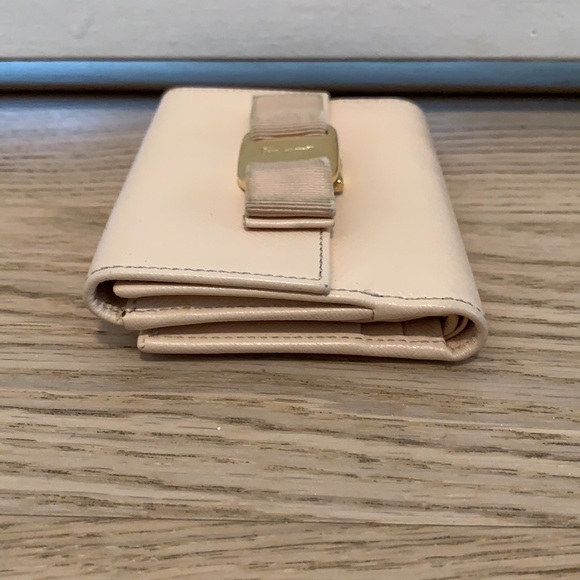 Salvatore Ferragamo Cream Wallet with Gold Buckle - Picture 5 of 15